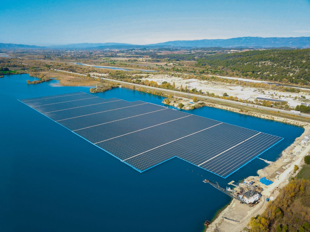 Piattaforma fotovoltaica galleggiante su bacino artificiale