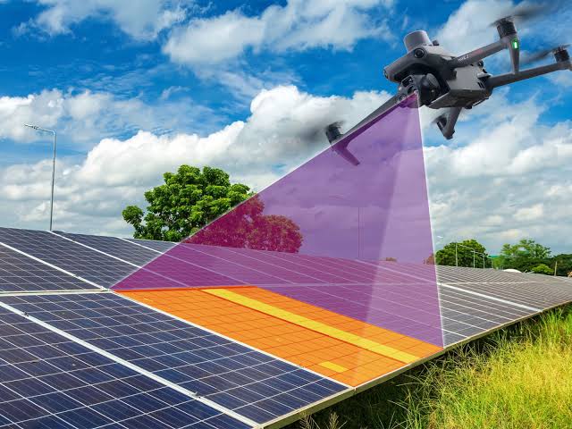 Ispezione termografica con drone ad alta risoluzione su campo fotovoltaico
