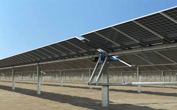 Inseguitore solare monoassiale per impianti a terra